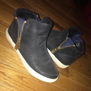 Kenneth Cole sneaker shoe